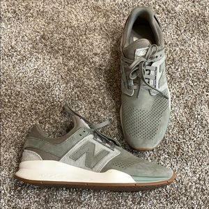 New Balance Women’s Suede tennis shoes, sz 10